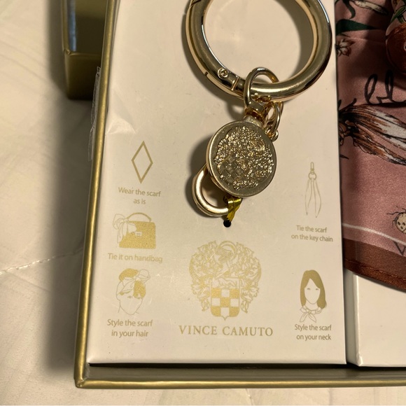 NWOT Vince Camuto scarf set - Picture 2 of 5